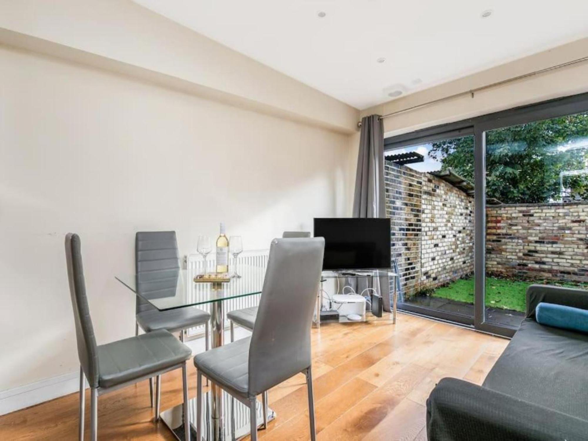 Pass The Keys Ealing Queen Of The Suburbs 2Bd Apartment ロンドン エクステリア 写真