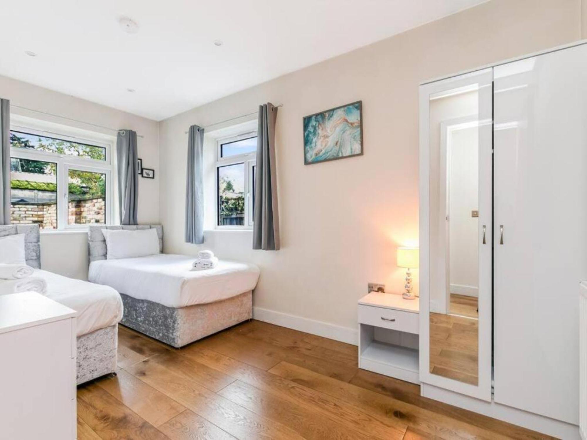 Pass The Keys Ealing Queen Of The Suburbs 2Bd Apartment ロンドン エクステリア 写真
