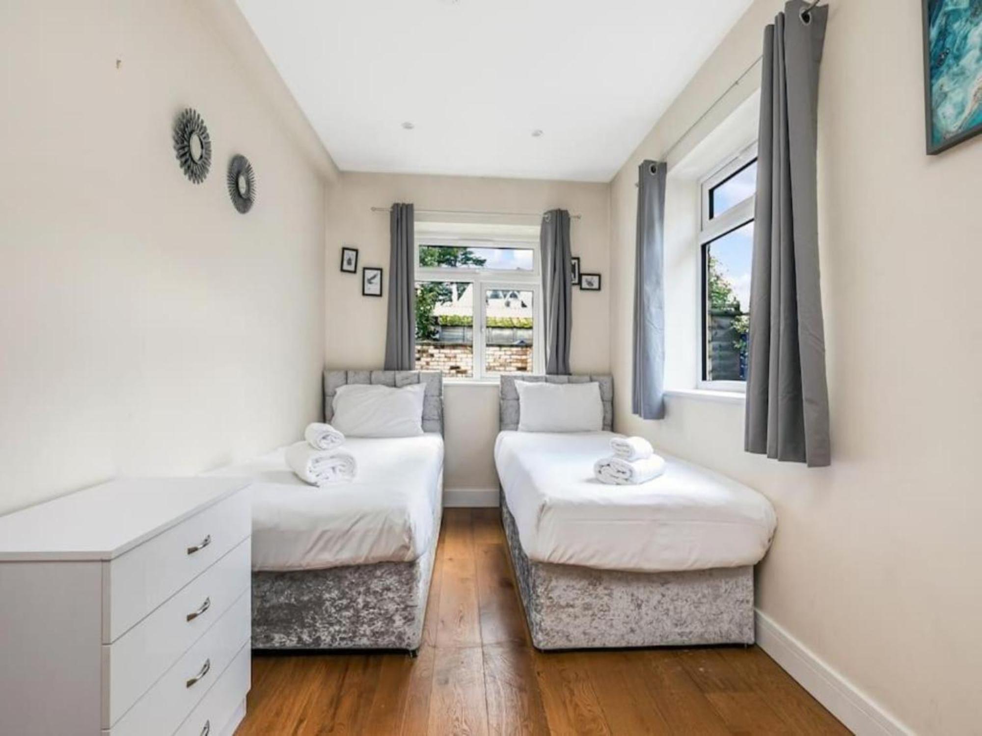 Pass The Keys Ealing Queen Of The Suburbs 2Bd Apartment ロンドン エクステリア 写真